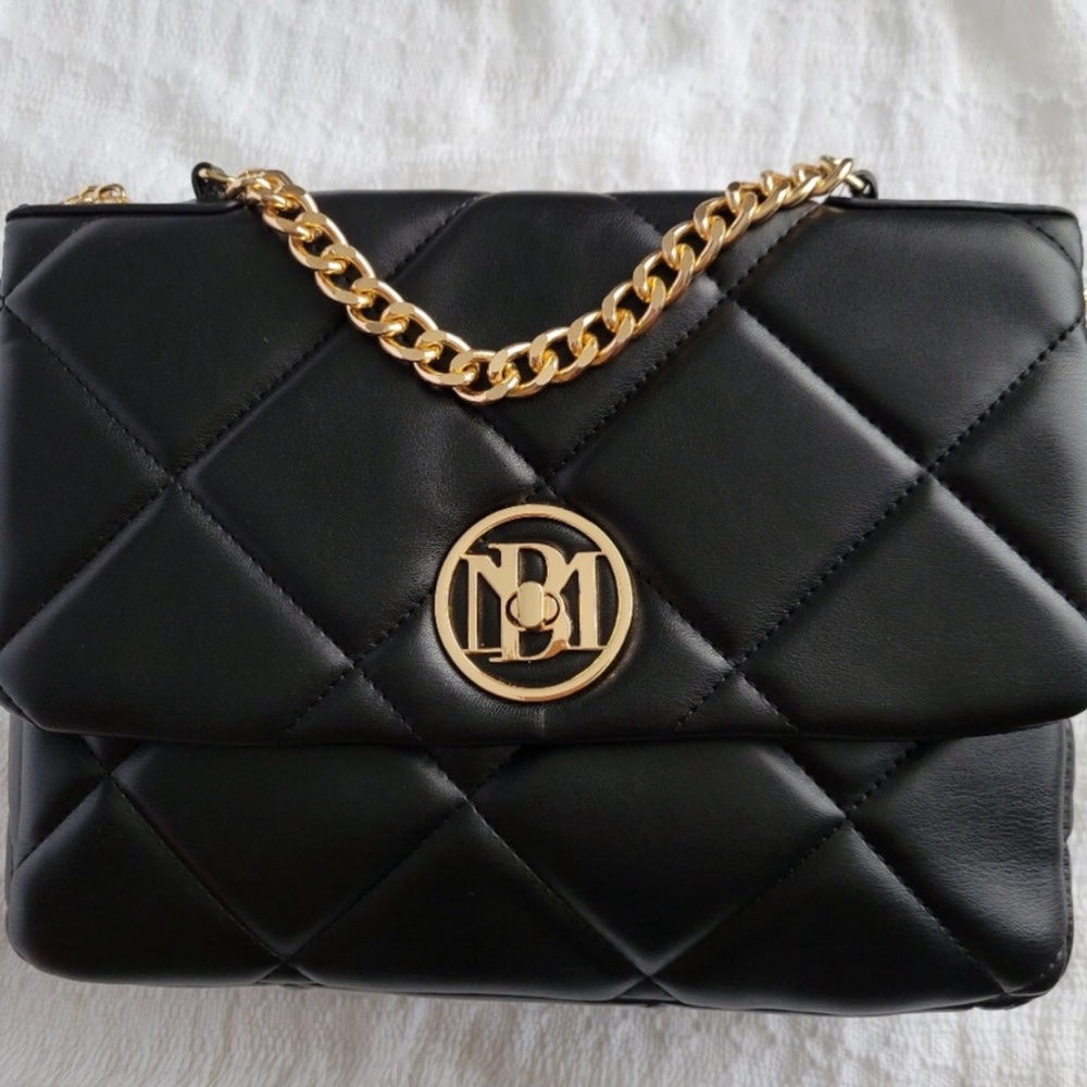 Badgley Mischka quilted purse. Black with gold accents